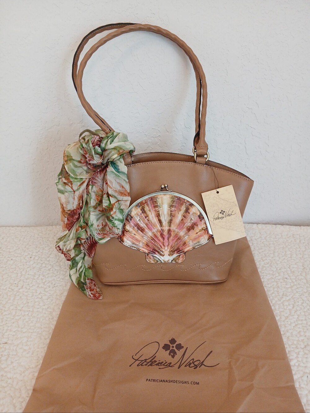Patricia Nash Tooled Seashell Zorita NWT